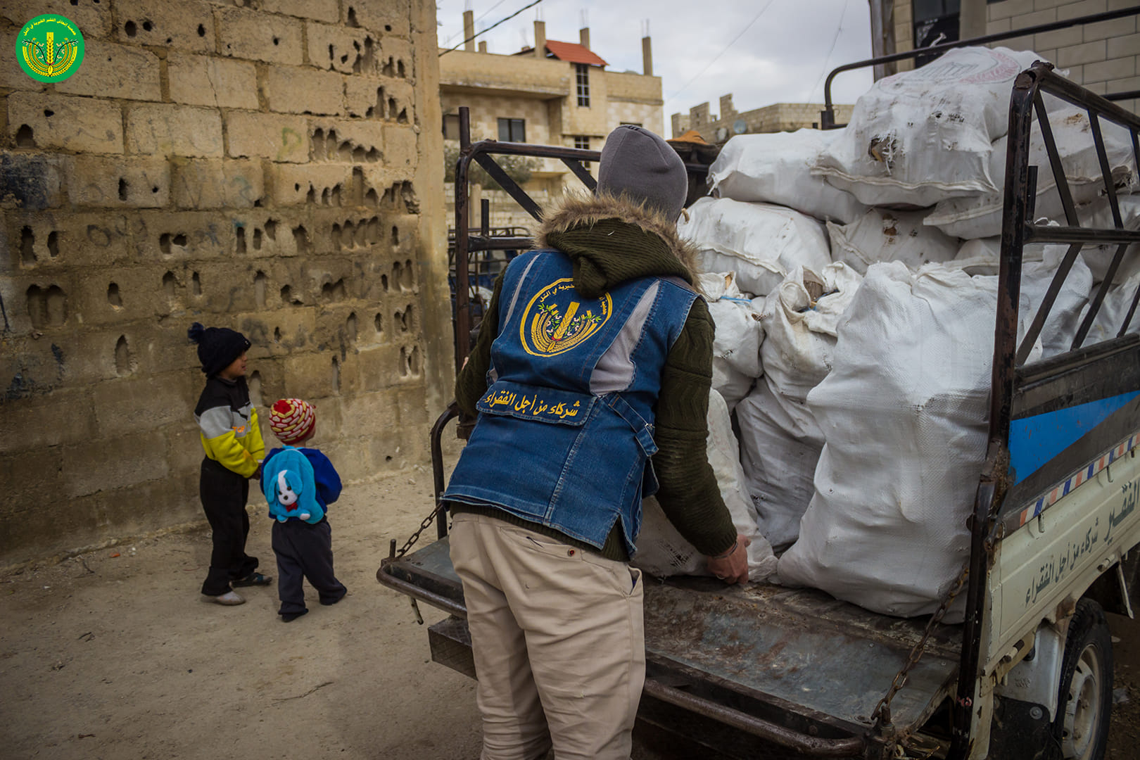 كخلية نحل نعمل بلا كلل ولا تعب في حلب